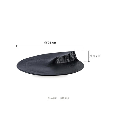 Mountain Cliff - Plate Black Small – dimensions: diameter 21 cm, height 3.5 cm