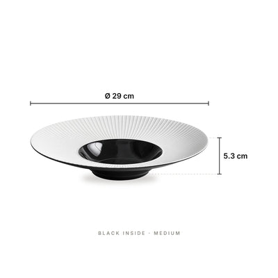 Straw Hat - Plate Black inside Medium – dimensions: diameter 29 cm, height 5.3 cm