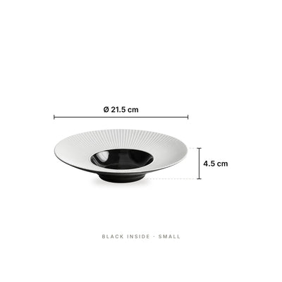 Straw Hat - Plate Black inside Small – dimensions: diameter 21.5 cm, height 4.5 cm
