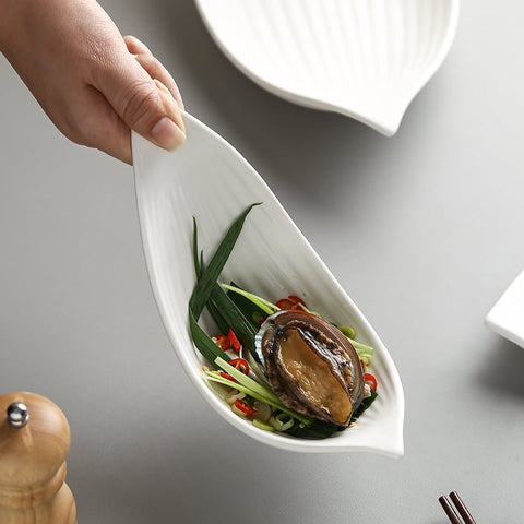 Leaf Shaped Irregular Plate - TableGlow