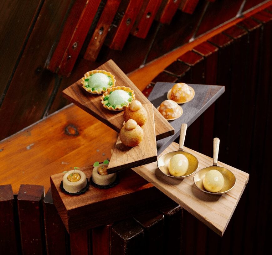 Collage Petis - Serving Structure